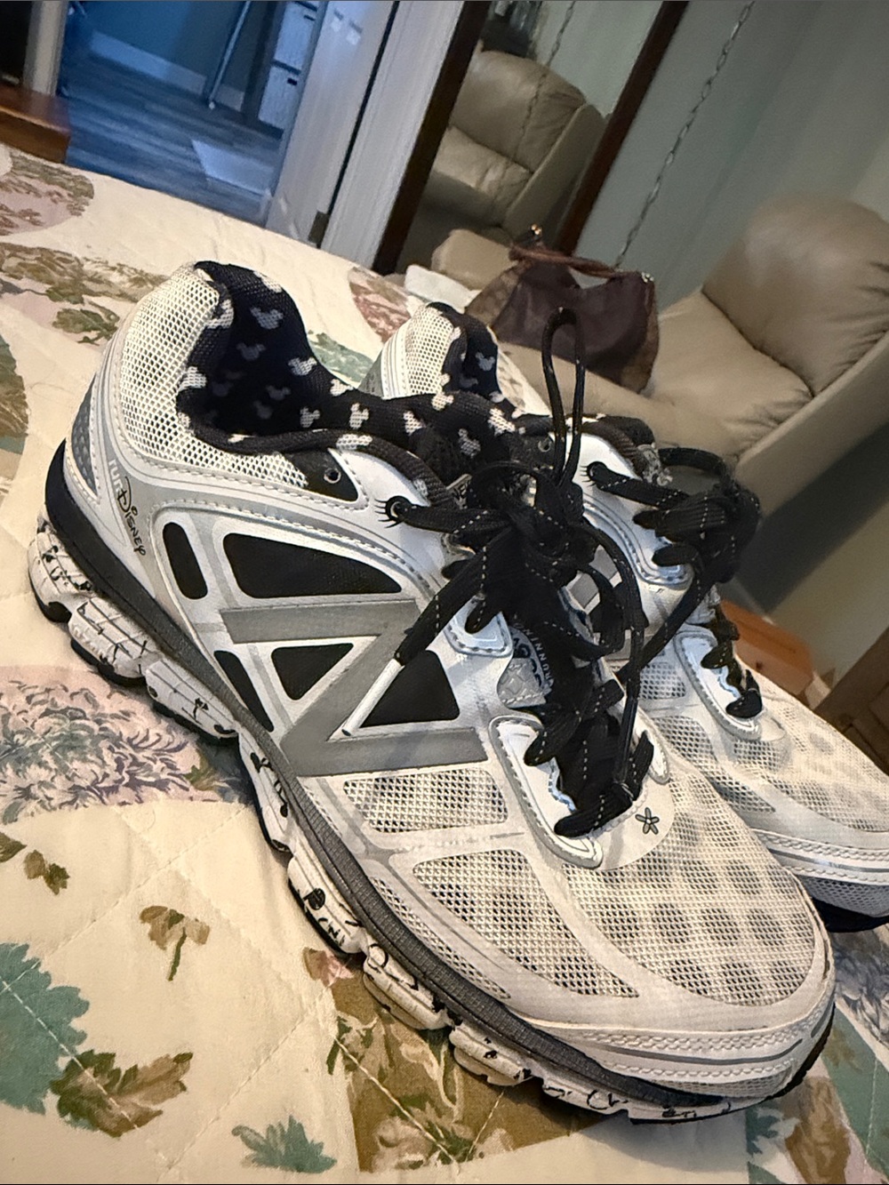 Women’s New Balance DISNEY Mickey/Minnie 2015  Running Shoes - White and Black